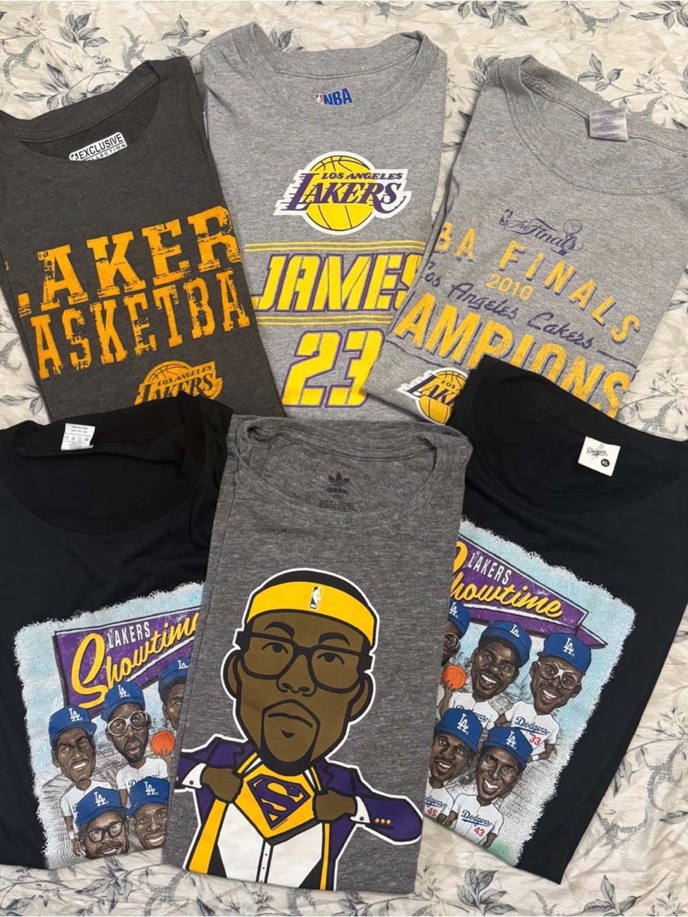 Lakers Men’s T-Shirts Size XL Pre-Owned! 
Listing is for all 6 Shirts